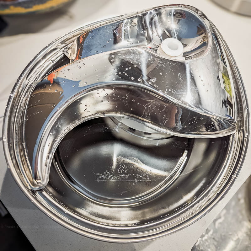 Stainless steel Pioneer Pet fountain with adjustable flow pump